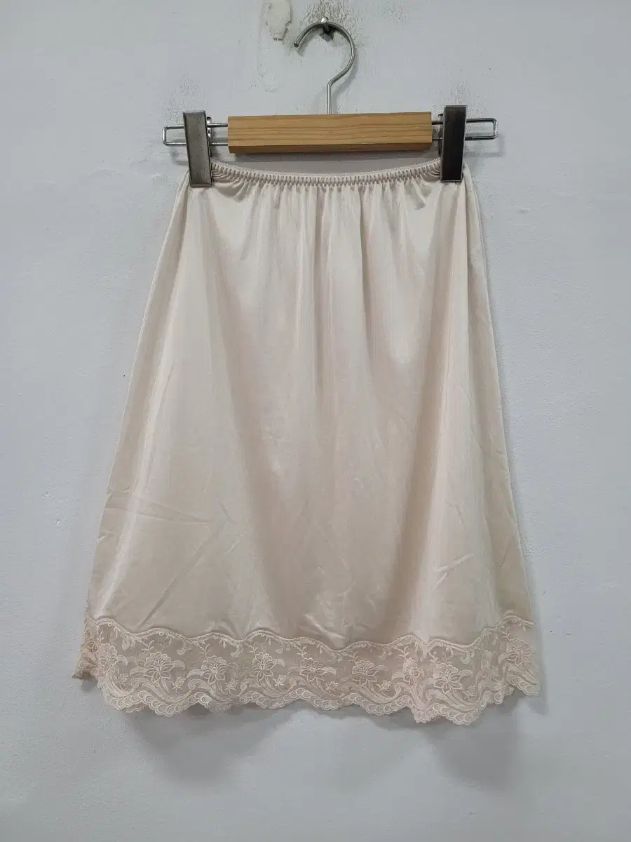 Wacoal Inner Skirt Slip