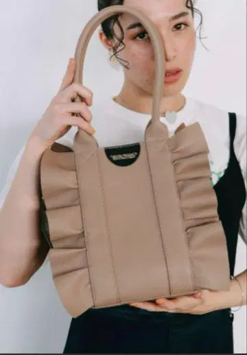 극장 프로덕츠 프릴 가죽 백