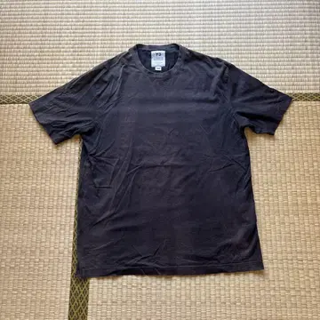 Y-3 블랙 티셔츠 스트라이프 디자인