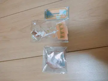 컬러풀 피치 에토산 아크릴 스탠드와 키링 세트