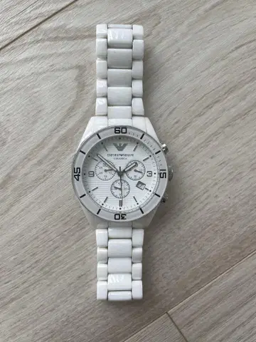 Emporio Armani 크로노그래프 시계 화이트