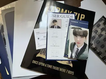 BTS 포스터와 SUGA 봉제 인형 세트