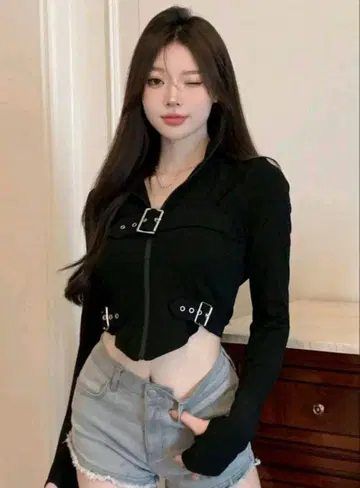 블랙 후드 부착 크롭 자켓