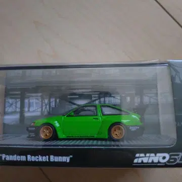 도요타 AE86 Pandem Rocket Bunny 1/64
