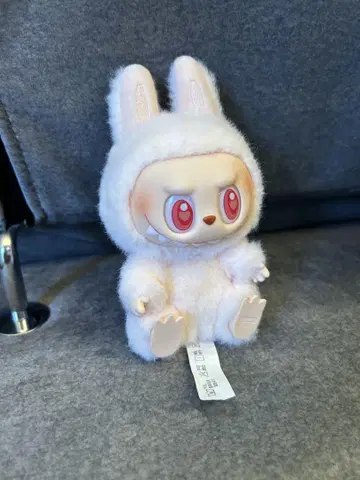 팝 마트 라부부 앉아보세요