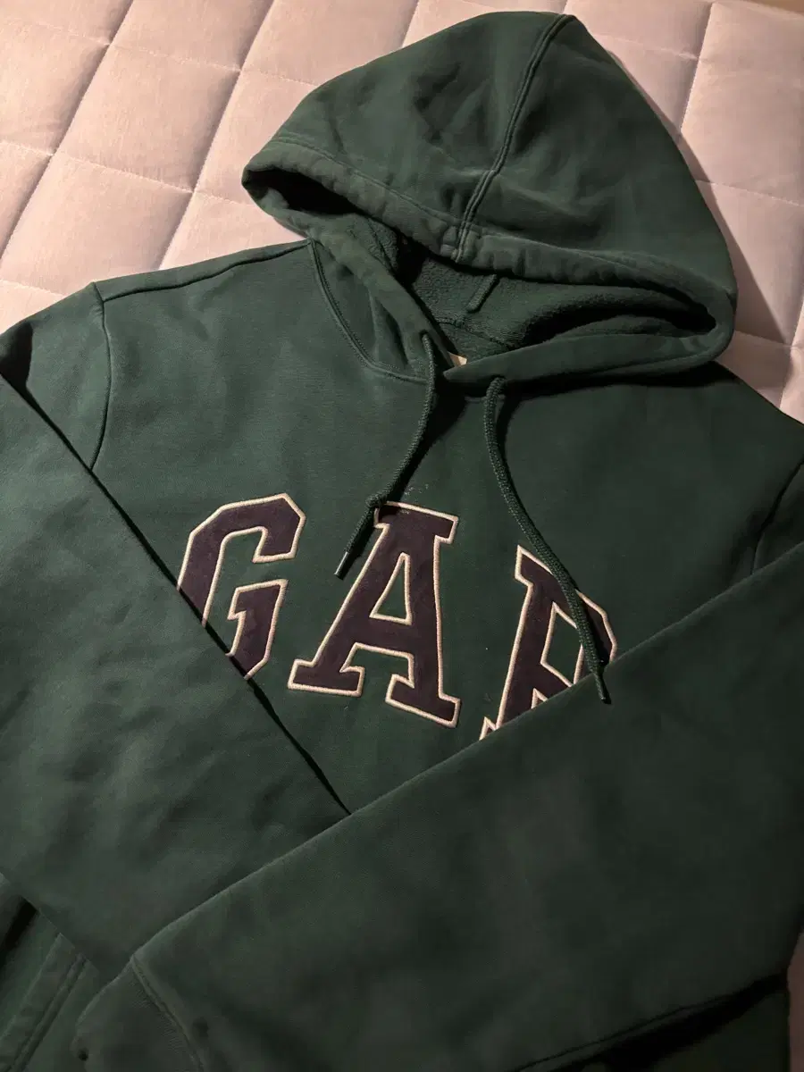 GAP 그린로고 후드티