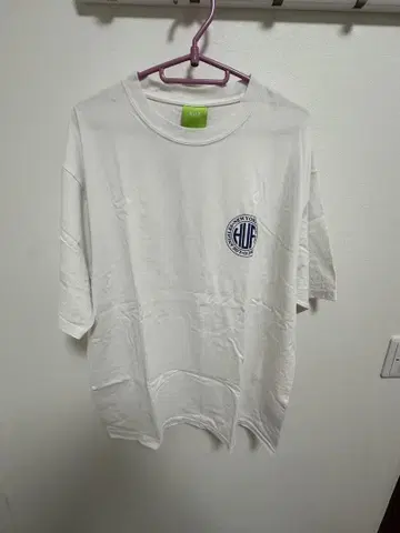 HUF 로고 티셔츠