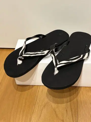 el nido flips 샌들 제브라 패턴 엘르니도 플립스