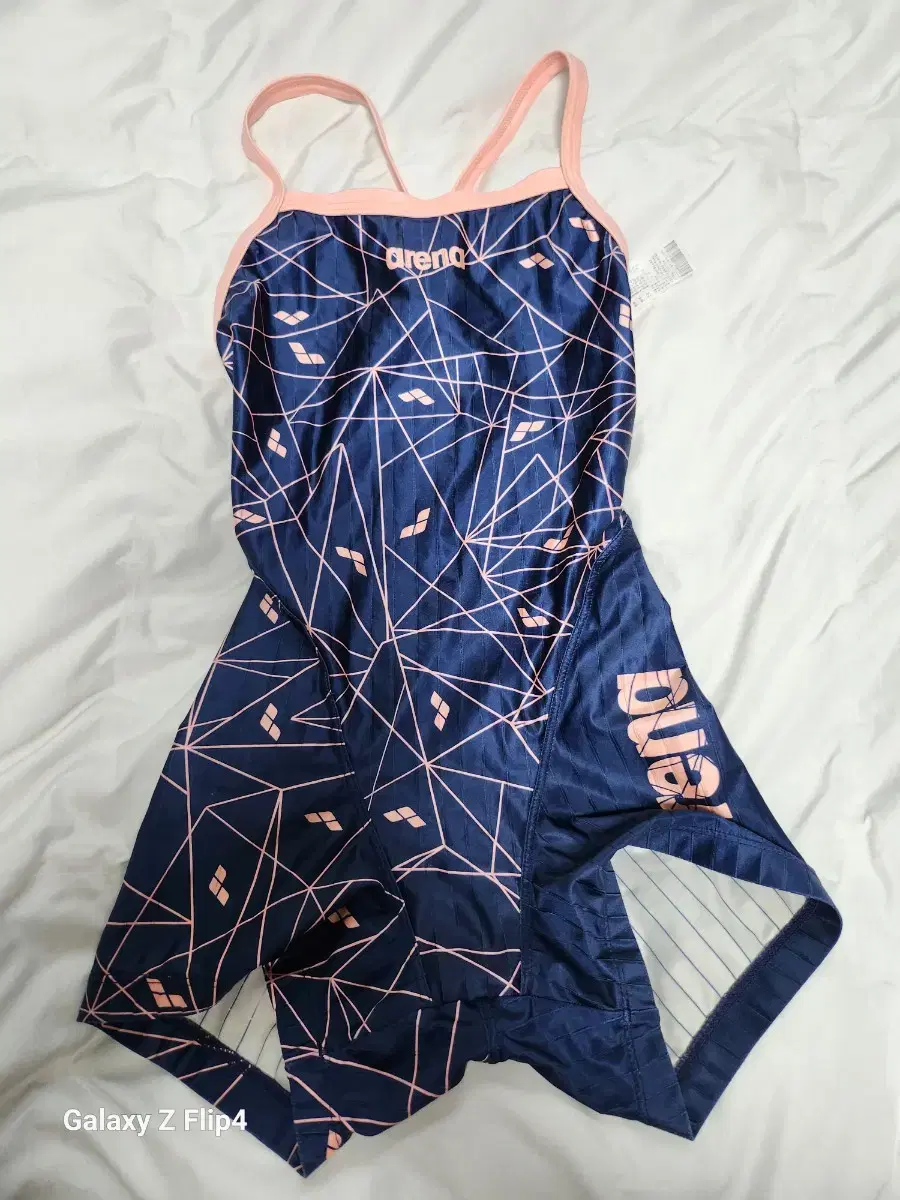 Arena AV8CHO1 swimsuit. The size is 75.