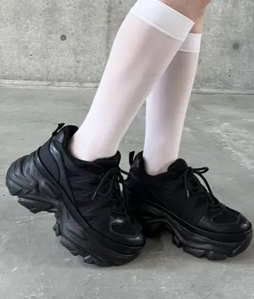 플랫 챕키 스니커즈 페이지 보이