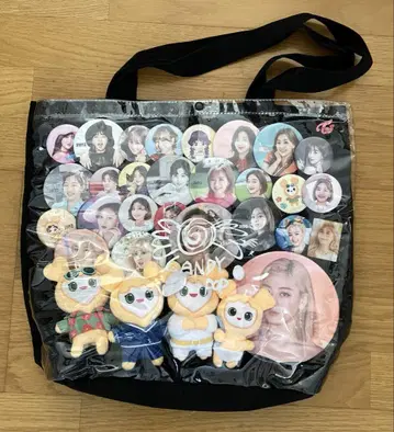 TWICE CANDY POP 토트백 지효 캔 배지 지브리