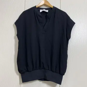 새상품급 CALMER 칼메 드라이 저지 리브 블라우스 반팔 풀오버 블랙