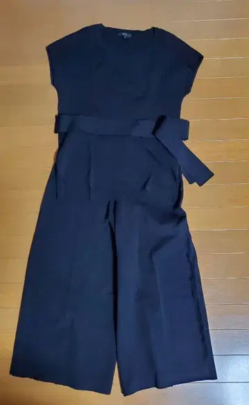 COMME CA ISM 블랙 허리 리본 포함 팬츠 셋업