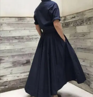 매디슨 블루 턱 볼륨 플레어 스커트 네이비 01