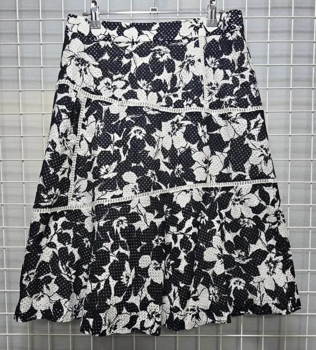 Givy yeoreum Midi Skirt
