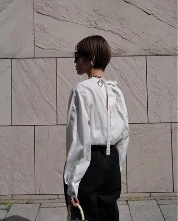 마챠트 백 오픈 리본 셔츠