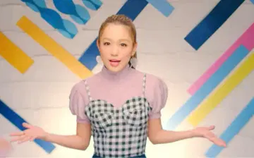 니시노 카나 착용 상의