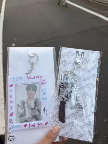 BTS 진 RUNSEOKJIN 팝업 아크릴 키링과 트레이딩 카드 케이스