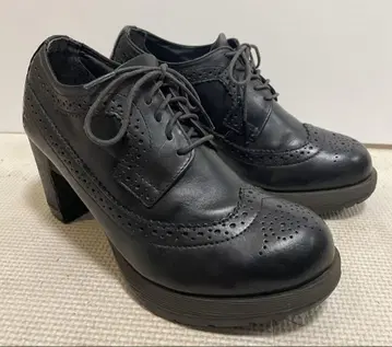 Dr Martens 닥터마틴 윙팁 통굽 부티 펌프스 UK6