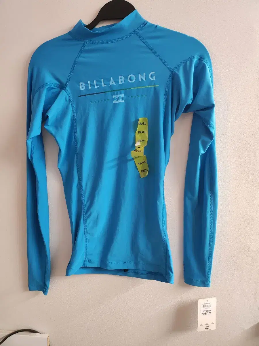 Authentic New Billabong Women's Rash Guard S