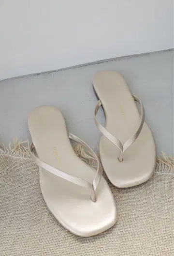 SLOBE IENA 새상품급 골드 플랫 샌들 23cm