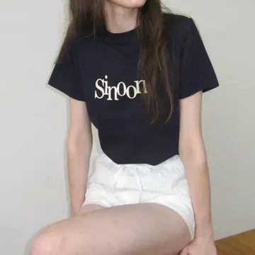 Sinoon 시눈 시그니처 로고 티셔츠 네이비