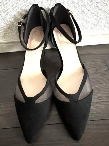 블랙 앵클 스트랩 하이힐