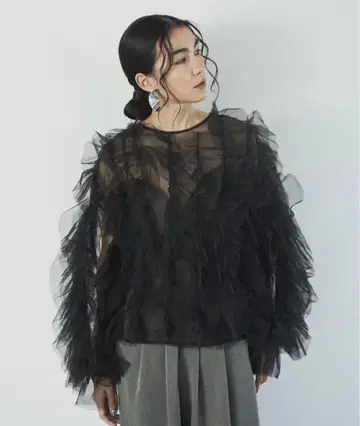 프릴이 달린 블랙 얇은 명주 그물 상의