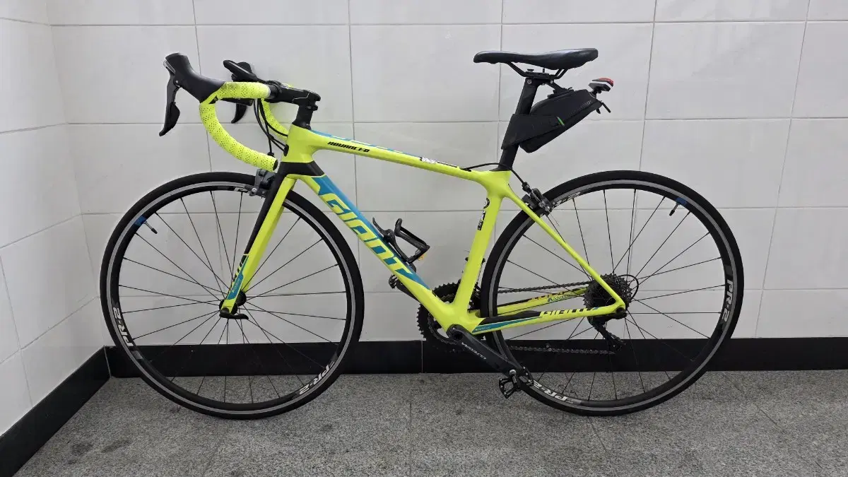 2017 Giant TCR Advanced 1
