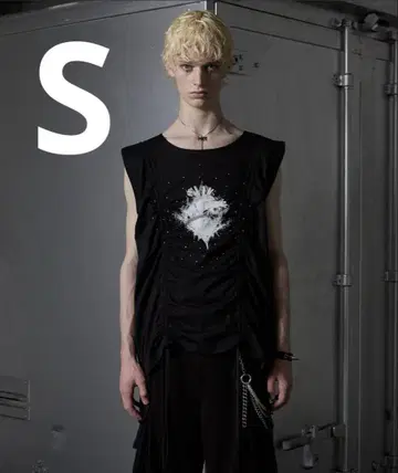 GRANCY 셔링 디자인 라인 스톤 그래픽 슬리브리스 T