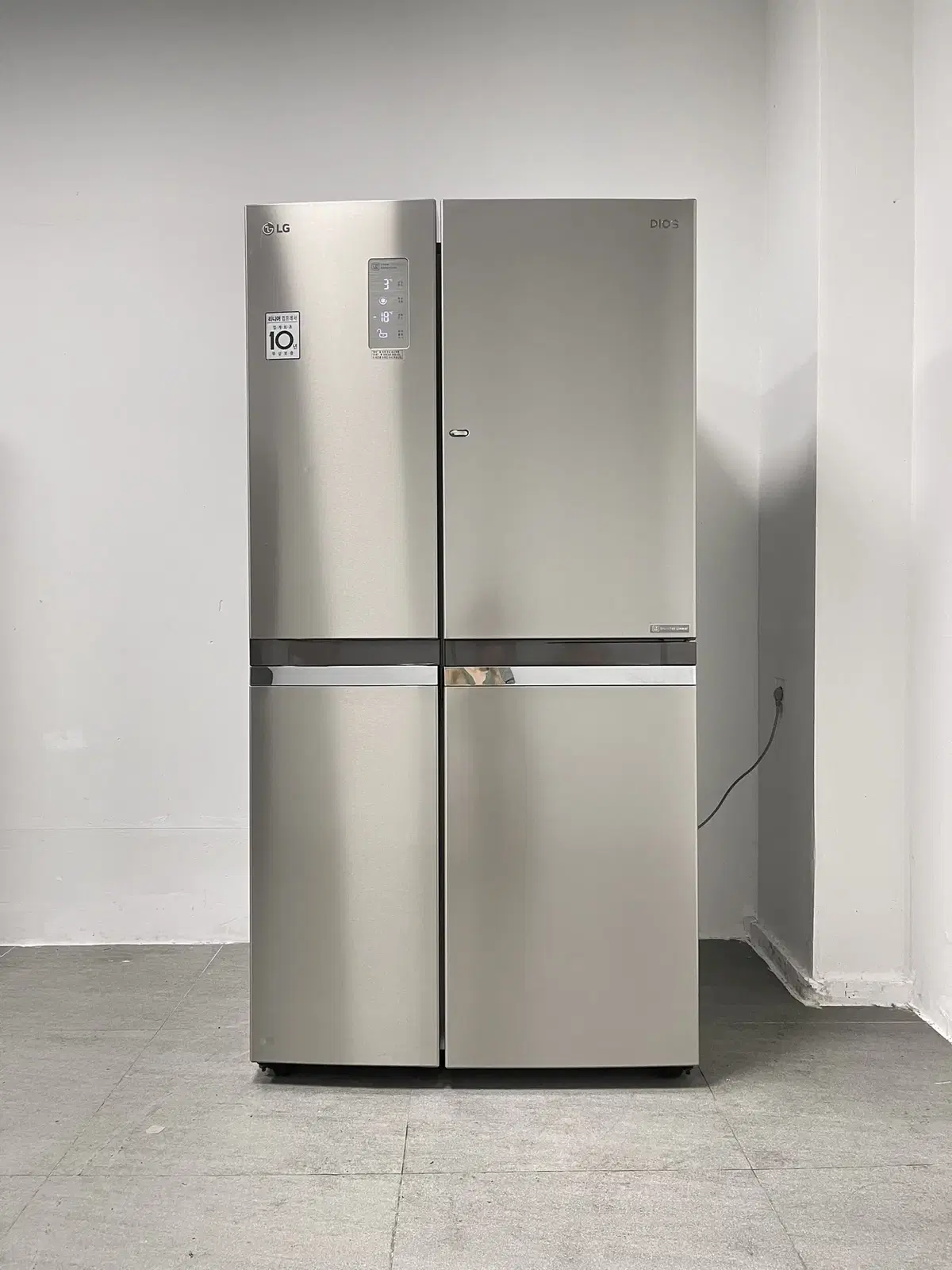 108 LG 821-liter Used Refrigerator, Side-by-Side, Metal, Top Condition, Magic Space, Special