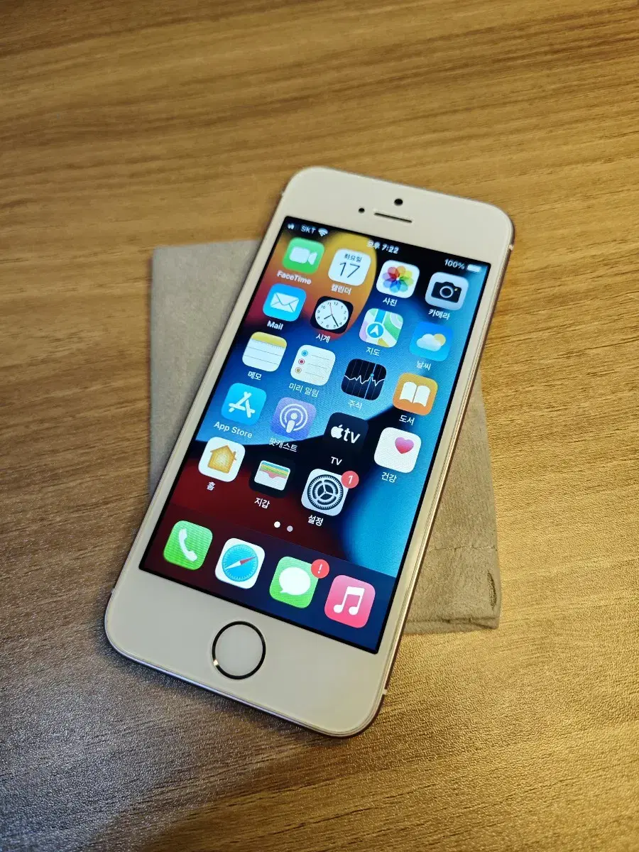iPhone SE 1st generation, 64GB, Rose Gold, battery health 100%