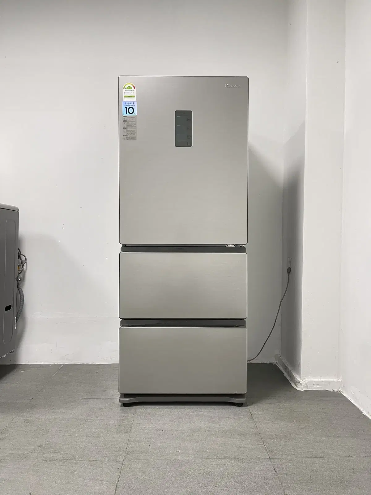 603 Daewoo Klasse 326-liter Stand Type Used Kimchi Refrigerator, Energy Efficiency Grade 1, Metal
