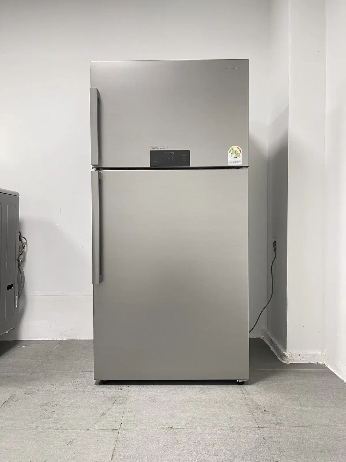 711 Daewoo 562-liter Used Refrigerator, Metal, Top Condition, Used Medium-Sized Refrigerator, Cooling Master