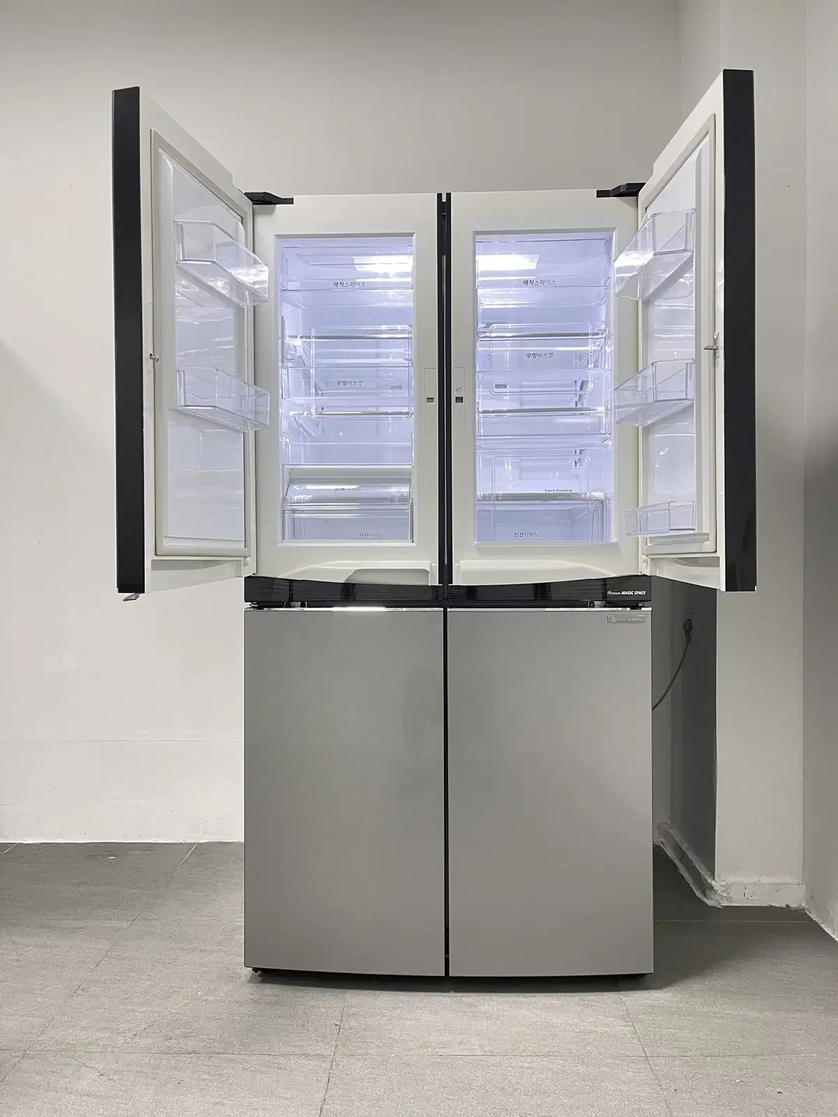 143 LG 870-liter Double Magic Space Bluetooth Speaker 4-Door Used Refrigerator