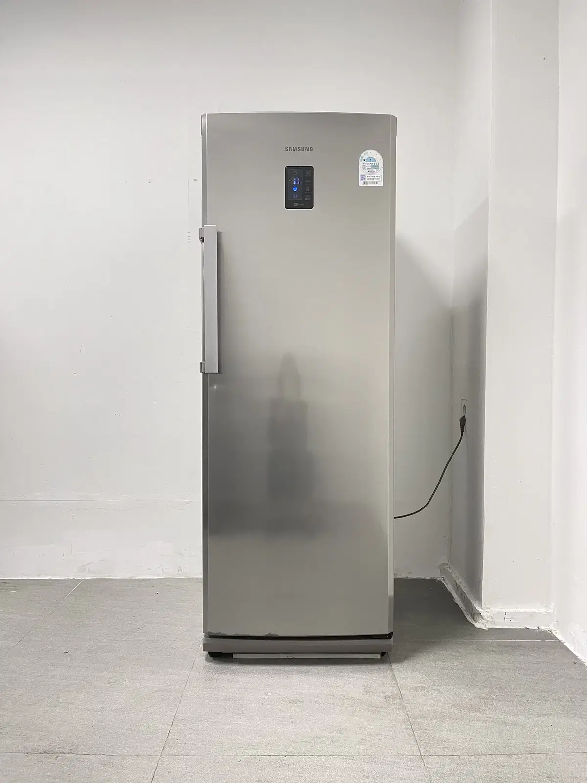 801 Samsung 247-liter Used Freezer, Metal, Top Condition, Freezes Well, Nationwide Delivery, Used Price