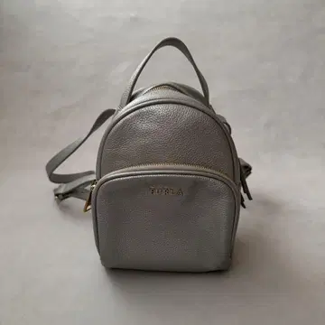 새상품급 FURLA 훌라 프리다 가죽 미니 백팩 실버