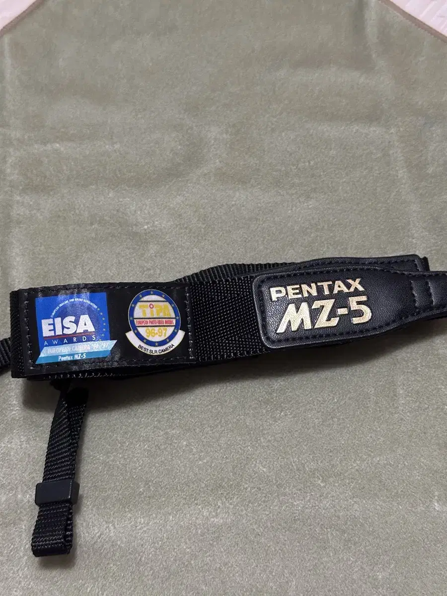 PENTAX MZ-5 EISA Strap