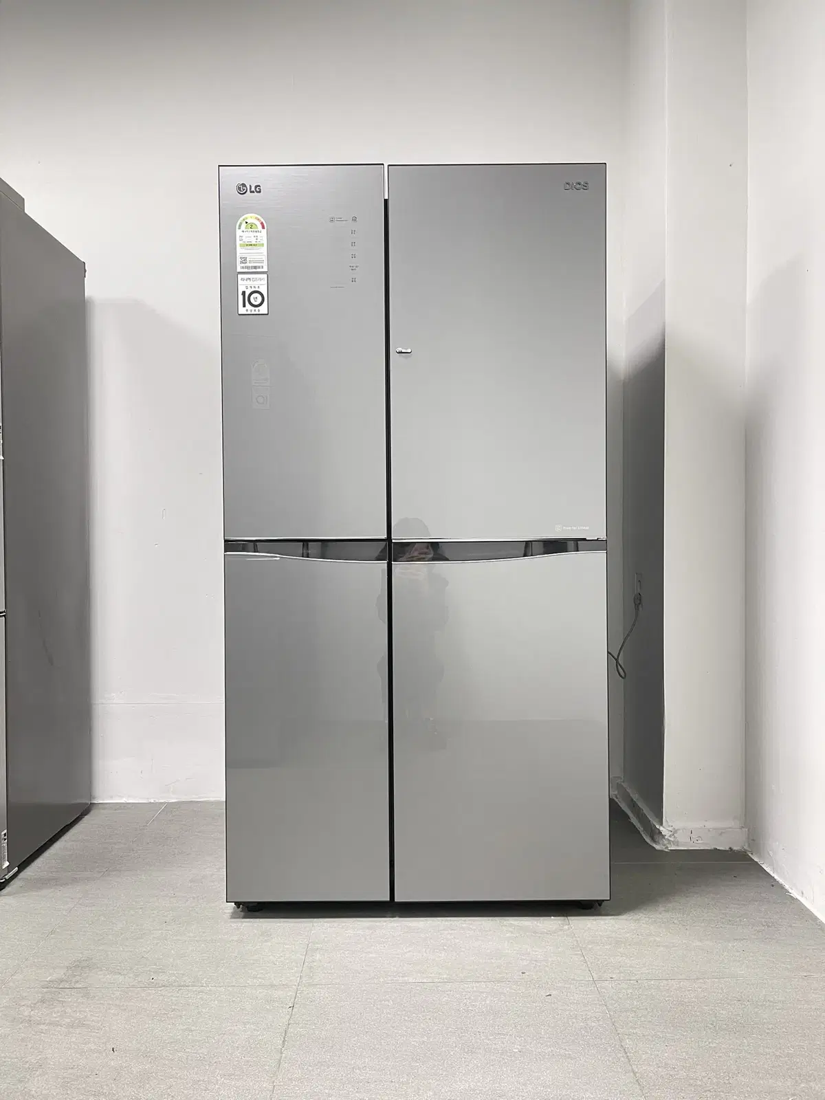 106 LG DIOS 825-liter Used Refrigerator, Side-by-Side, High Gloss, No Dents, Top