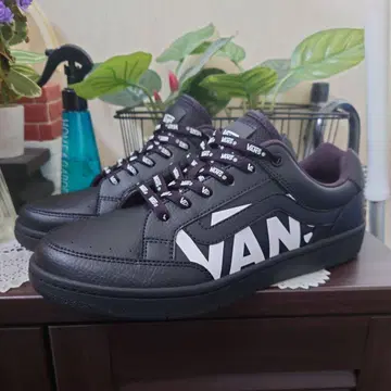 VANS 블랙 스니커즈