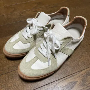 화이트/그린 가죽 스니커즈