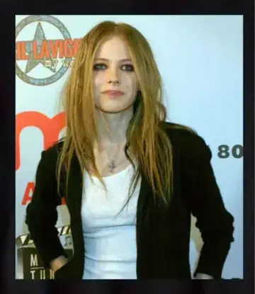 아빌 라빈 Avril Lavigne 티셔츠 아빌 라빈