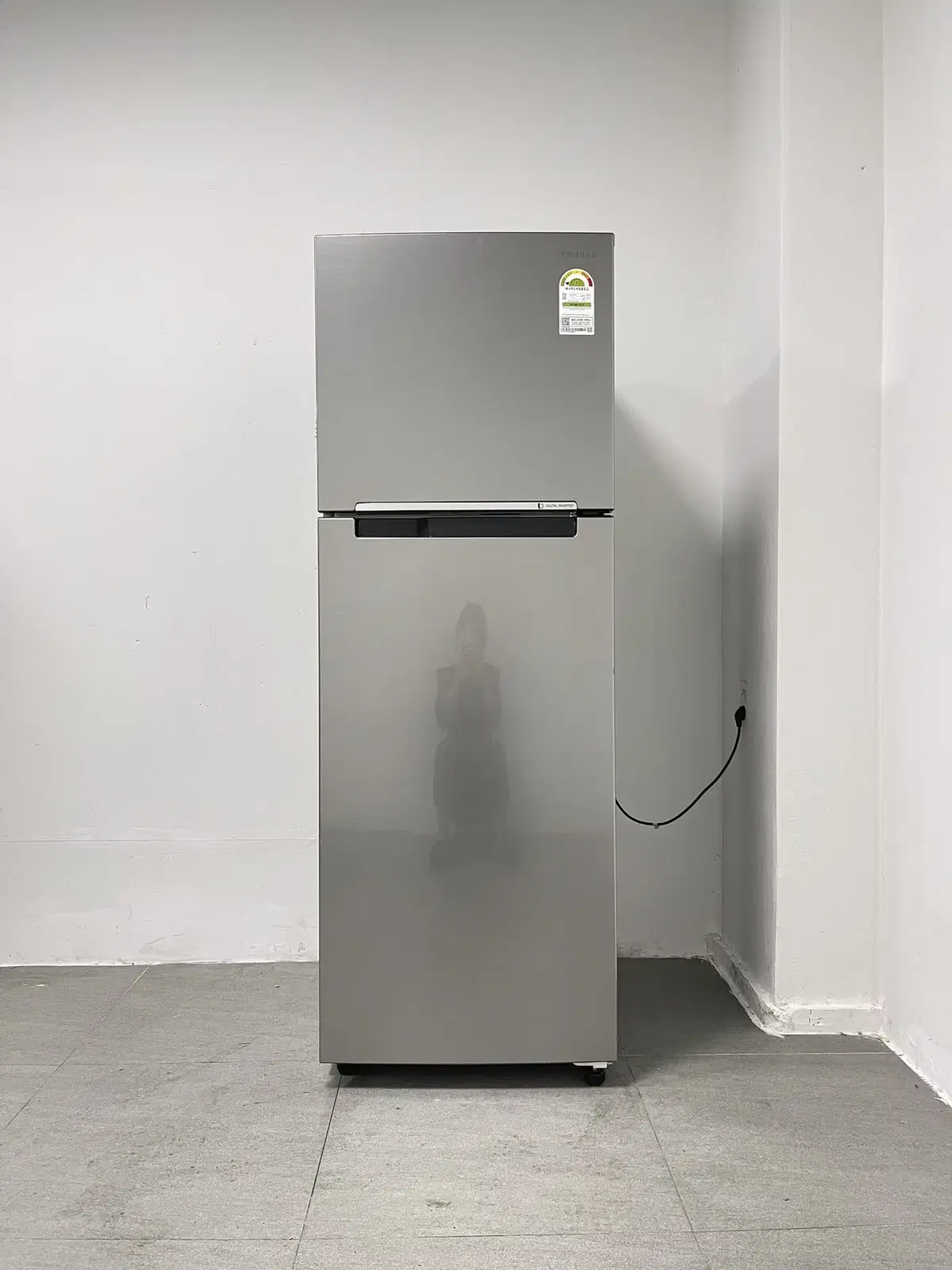 702 Samsung 317-liter Used Refrigerator, Standard Type, Top Condition, Energy Efficiency Grade 1, Digital Inverter