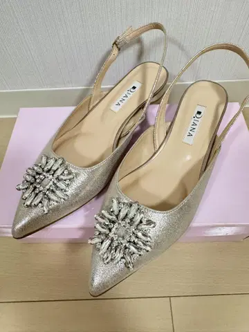 Diana 비쥬 장식 슬링백 뮬 23.5cm 샴페인 골드