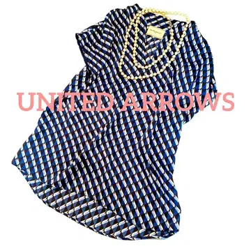 UNITED ARROWS 슬리브리스 블라우스 기하학 패턴