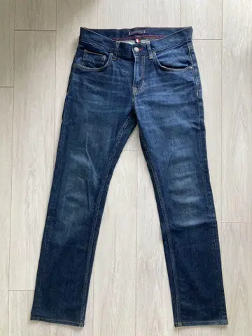 타미힐피거 남성용 다크 블루 스트레이트 데님 30인치