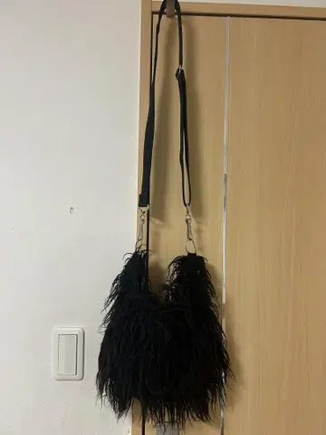 블랙 퍼 숄더백