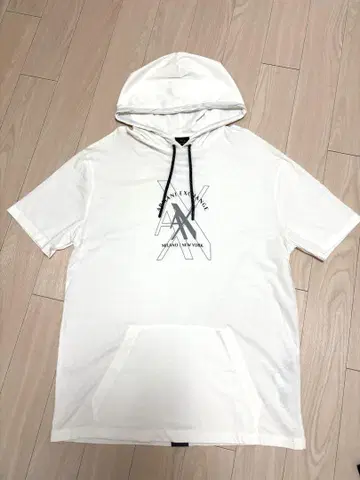 Armani Exchange 후드 부착 화이트 티셔츠 S 사이즈