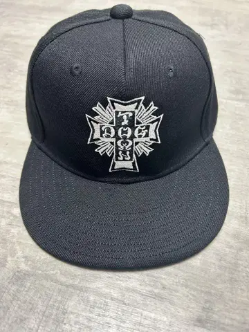 DOGTOWN CROSS 로고 플랫 스냅백 캡