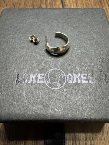론 원스 LONE ONES 실크 후프 귀걸이 레너드 카무호트